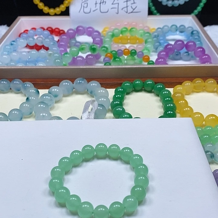 翡翠散珠卡9+ 果绿色 一串手串