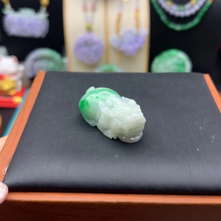 颈饰未镶嵌翡翠翡翠貔貅