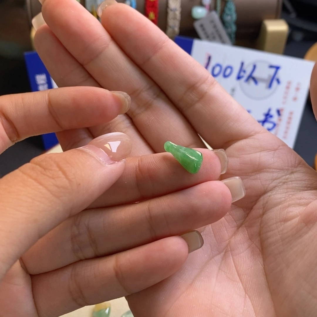 小***利翡翠未镶嵌颈饰17866