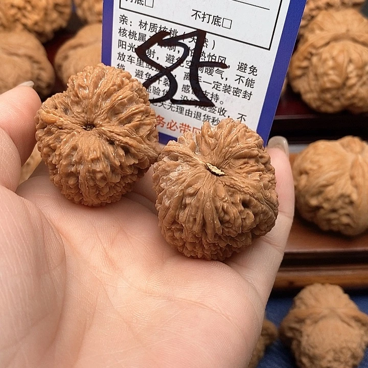 桃核吊坠八****诺大蒜头狮子头68