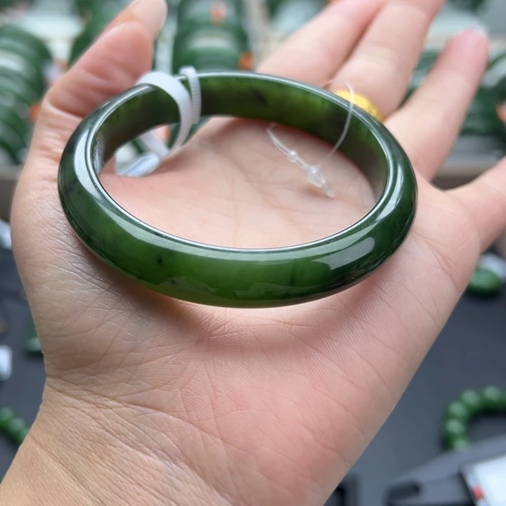 和田玉（碧玉）未镶嵌手镯