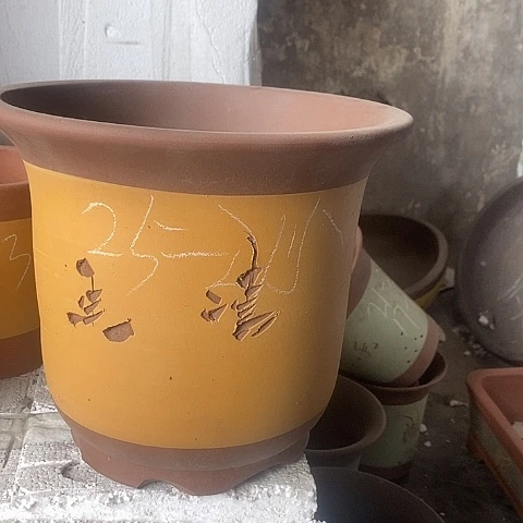 中国宜兴紫砂花盆，