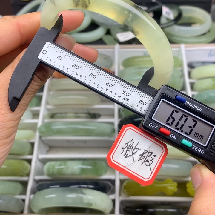 蛇纹石玉未镶嵌手镯574