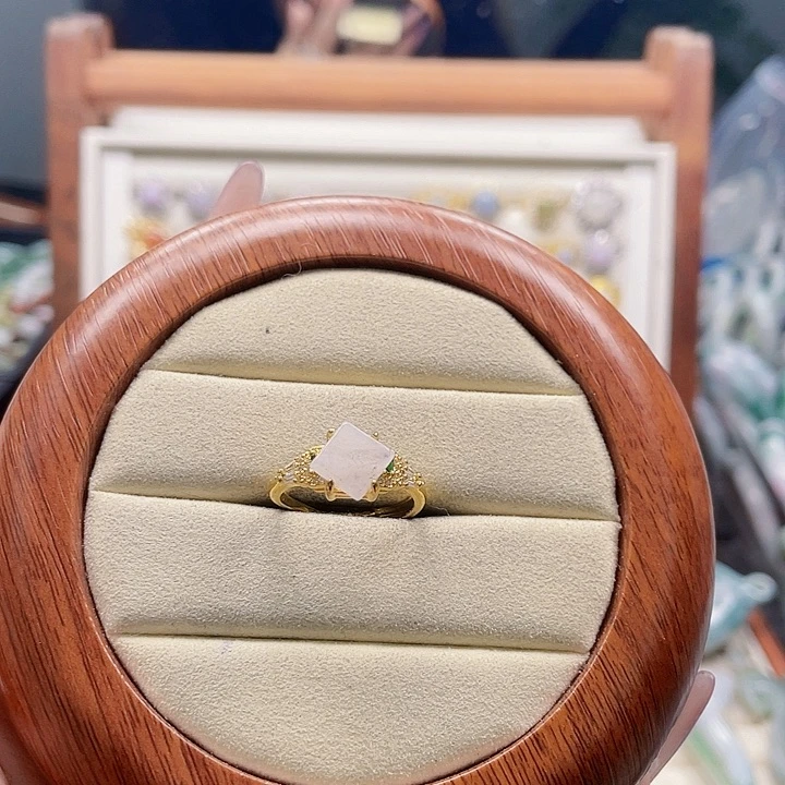 翡翠未镶嵌颈饰天然翡翠Ａ货