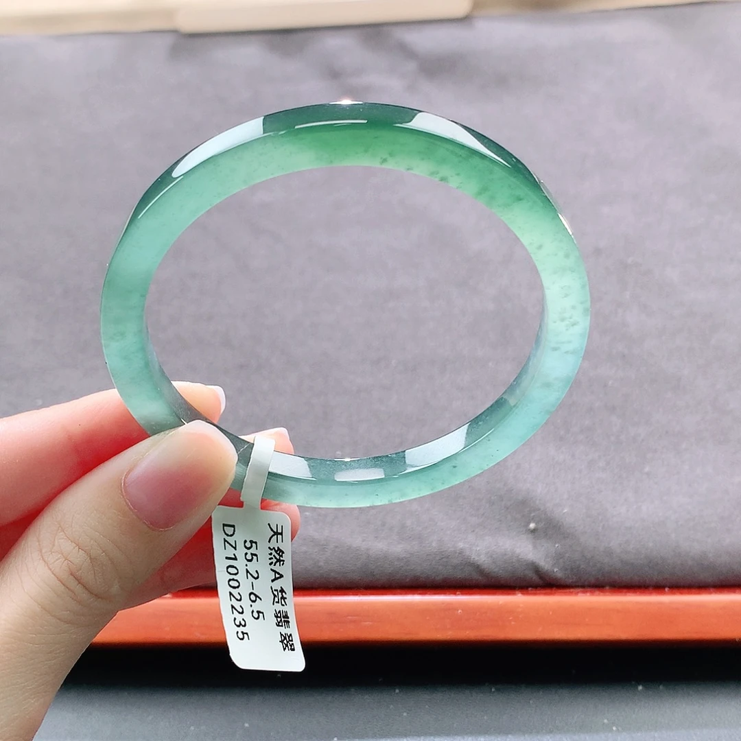 翡翠手镯未镶嵌天然