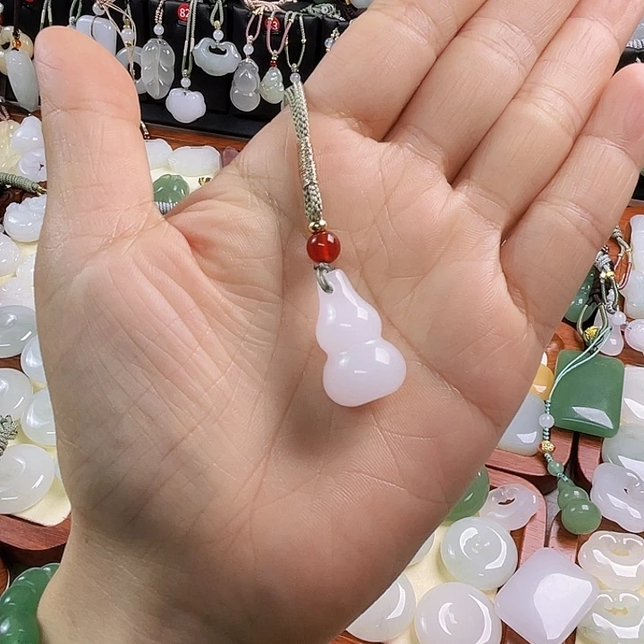 动***⁵石英质玉未镶嵌颈饰