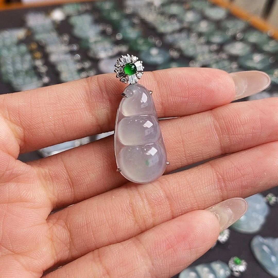 翡翠18K金镶嵌颈饰天然缅甸A货翡翠福豆