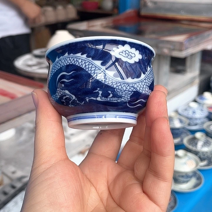 青花釉下彩杯子哈