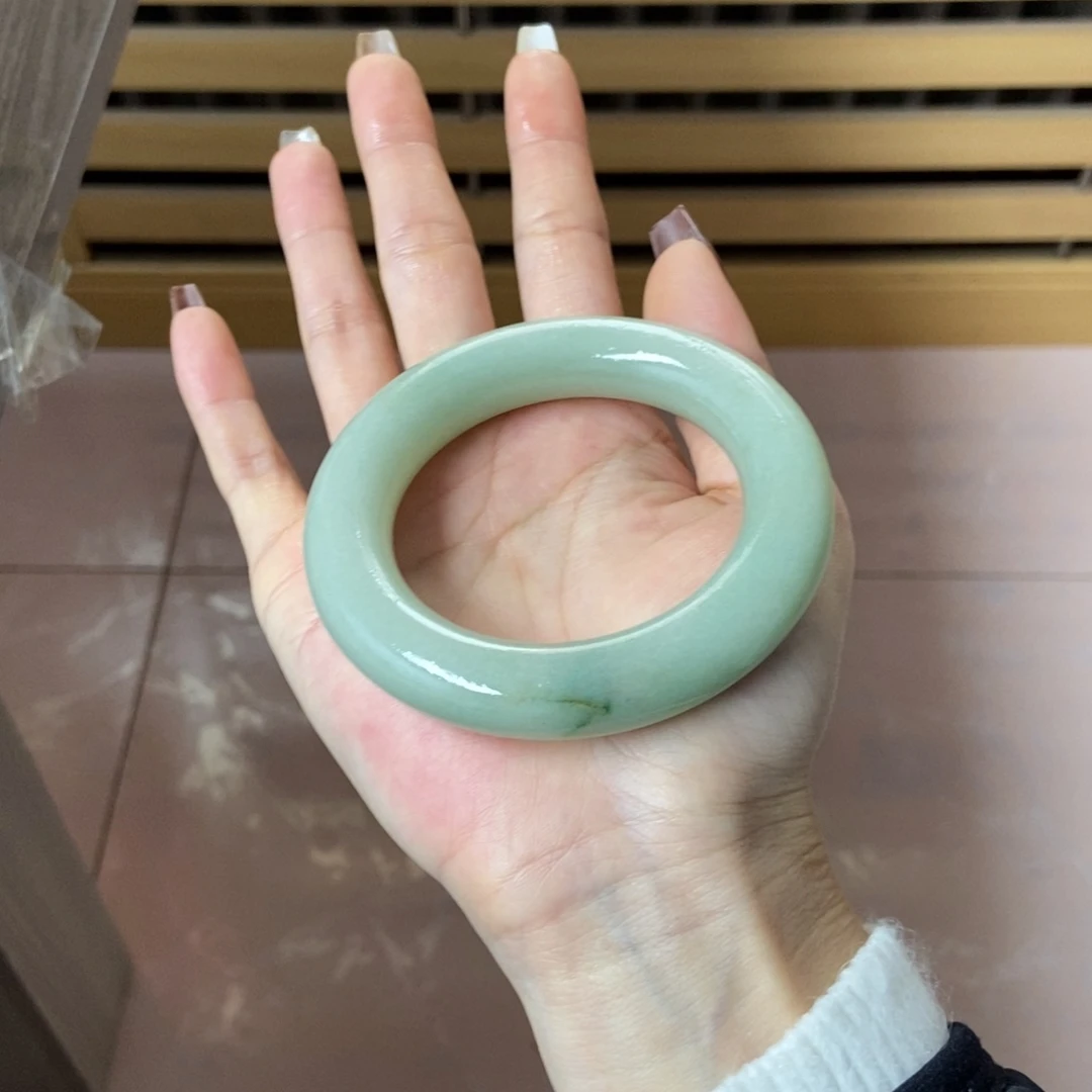 未镶嵌手镯石英岩玉
