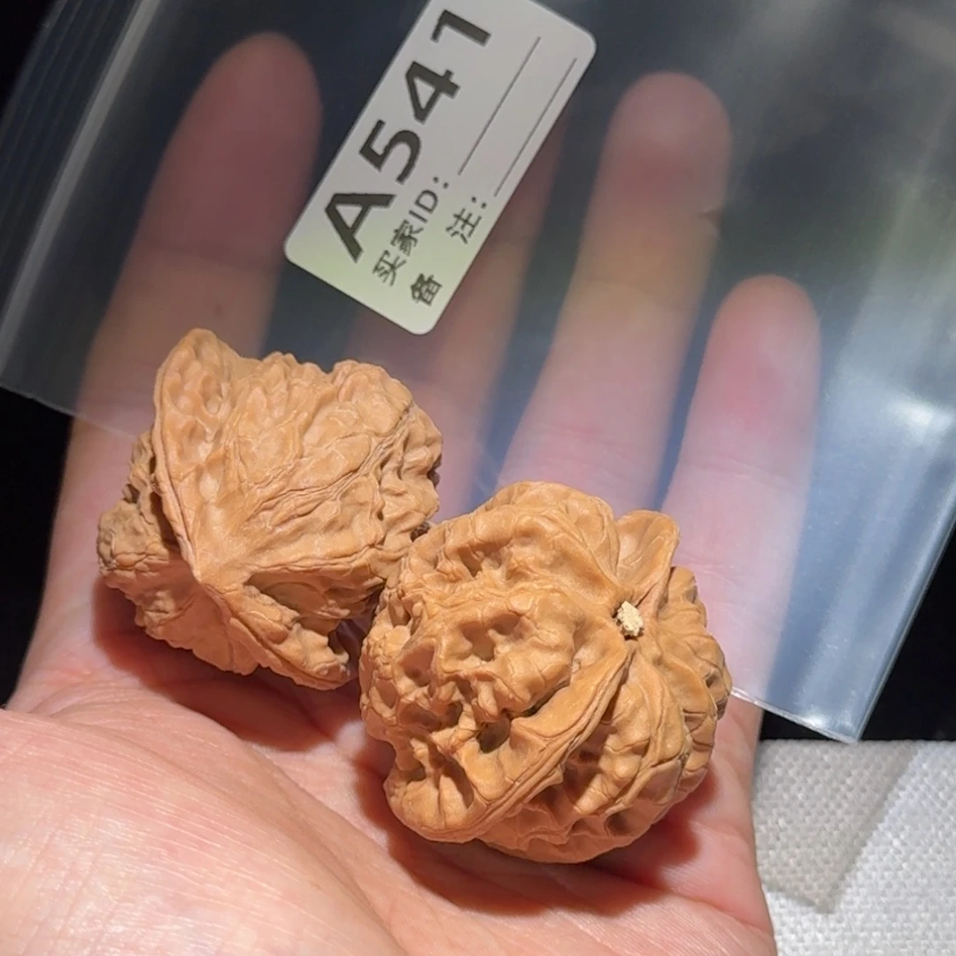 吊坠文玩核桃梨木台541