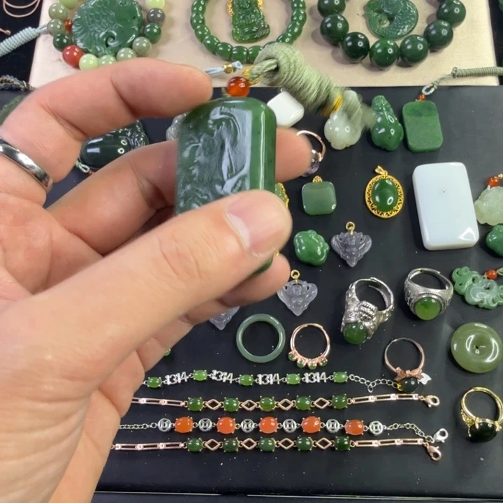 和田玉未镶嵌颈饰