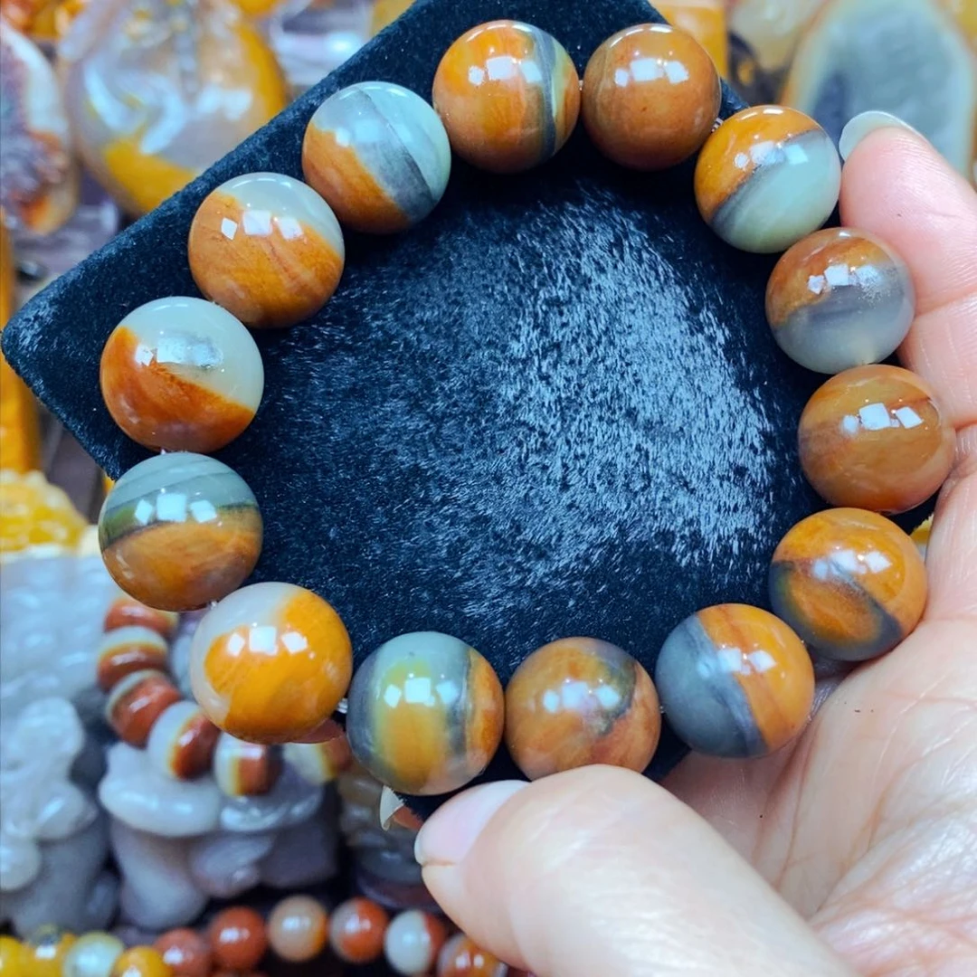 未镶嵌石英质玉（黄龙玉）颈饰