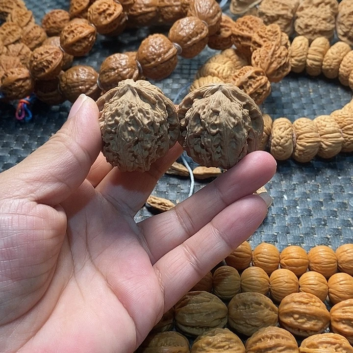 文玩核桃手串白狮子