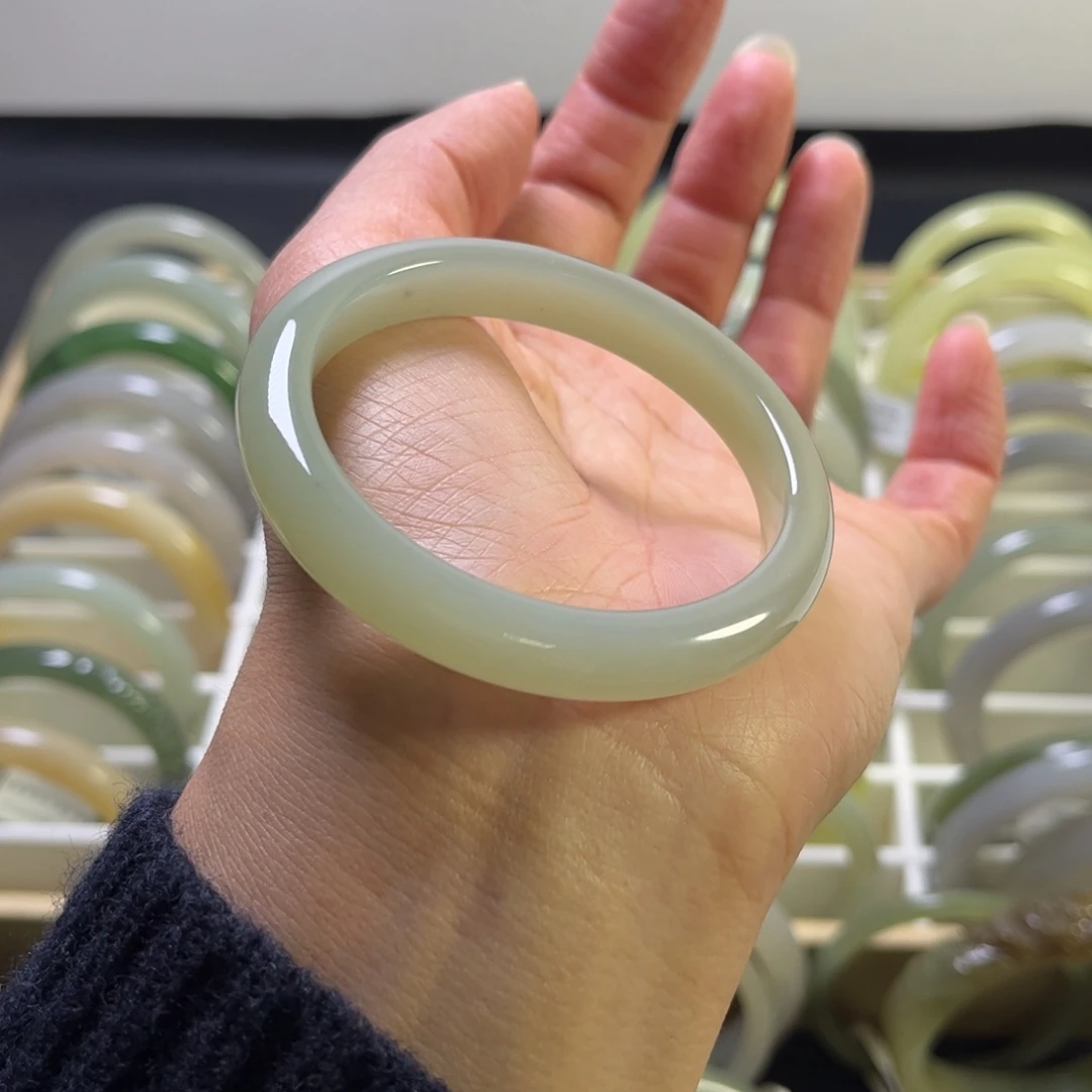 和田玉未镶嵌手镯51圈