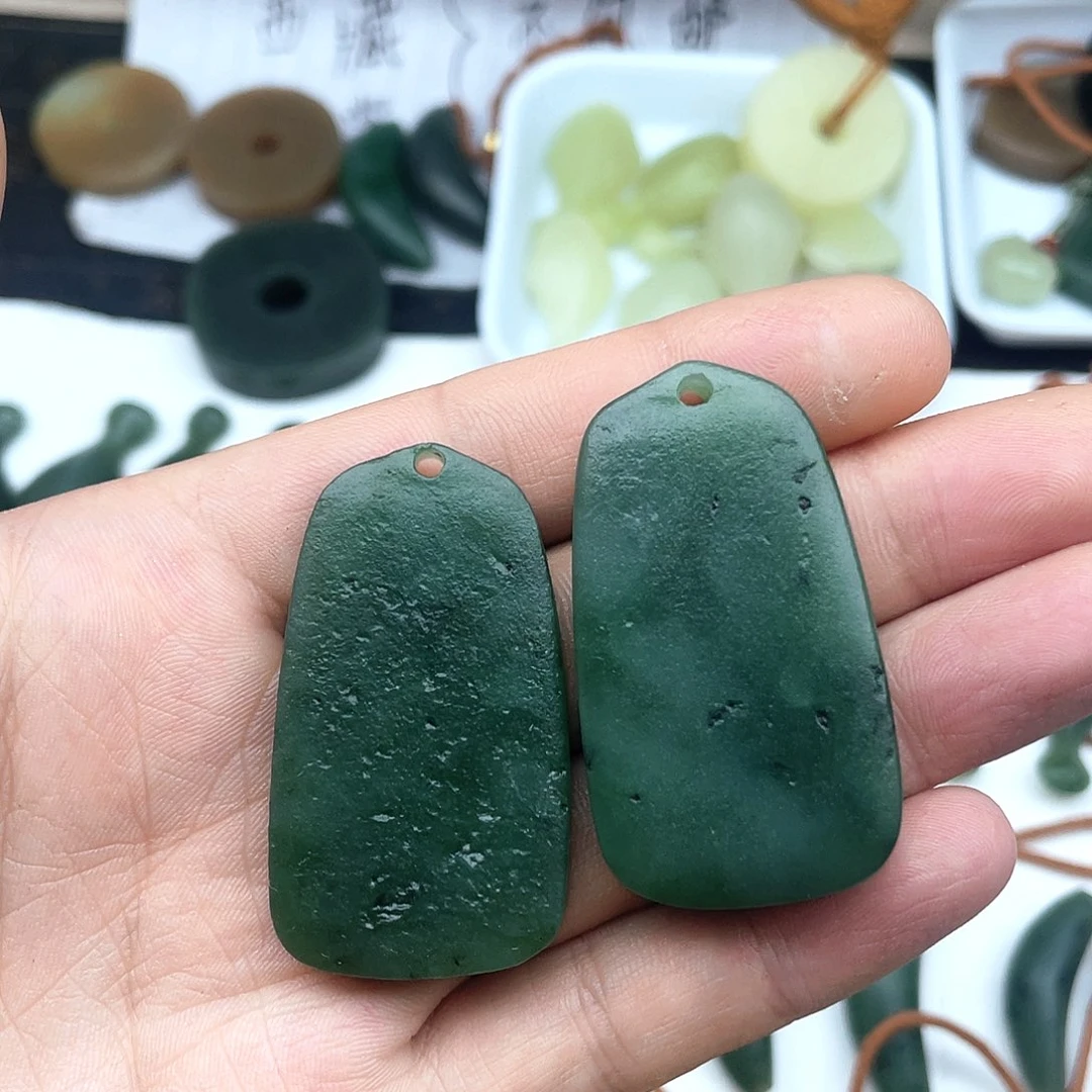 颈饰未镶嵌和田玉（糖玉）