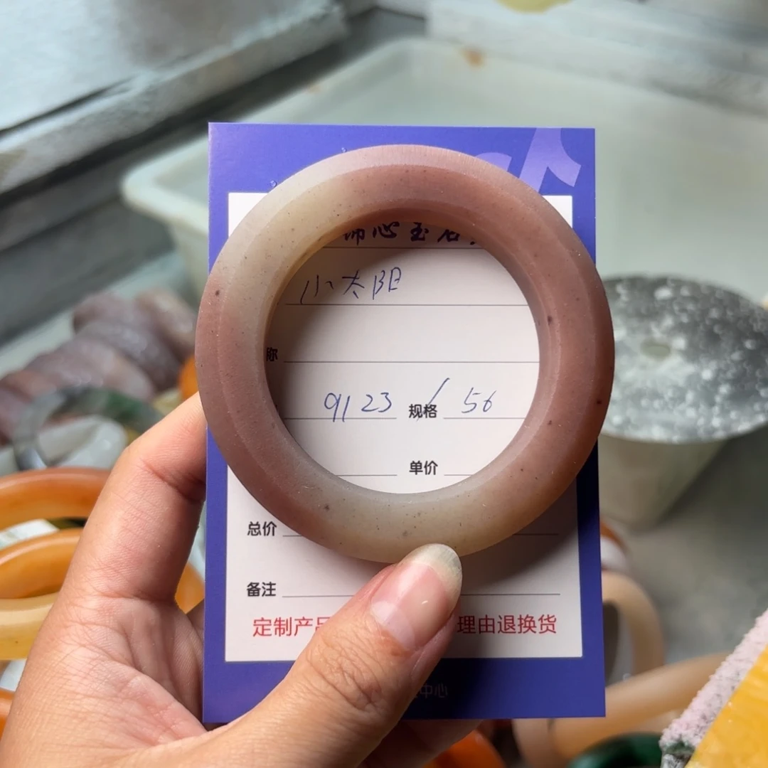 未镶嵌手镯石英质玉小**?