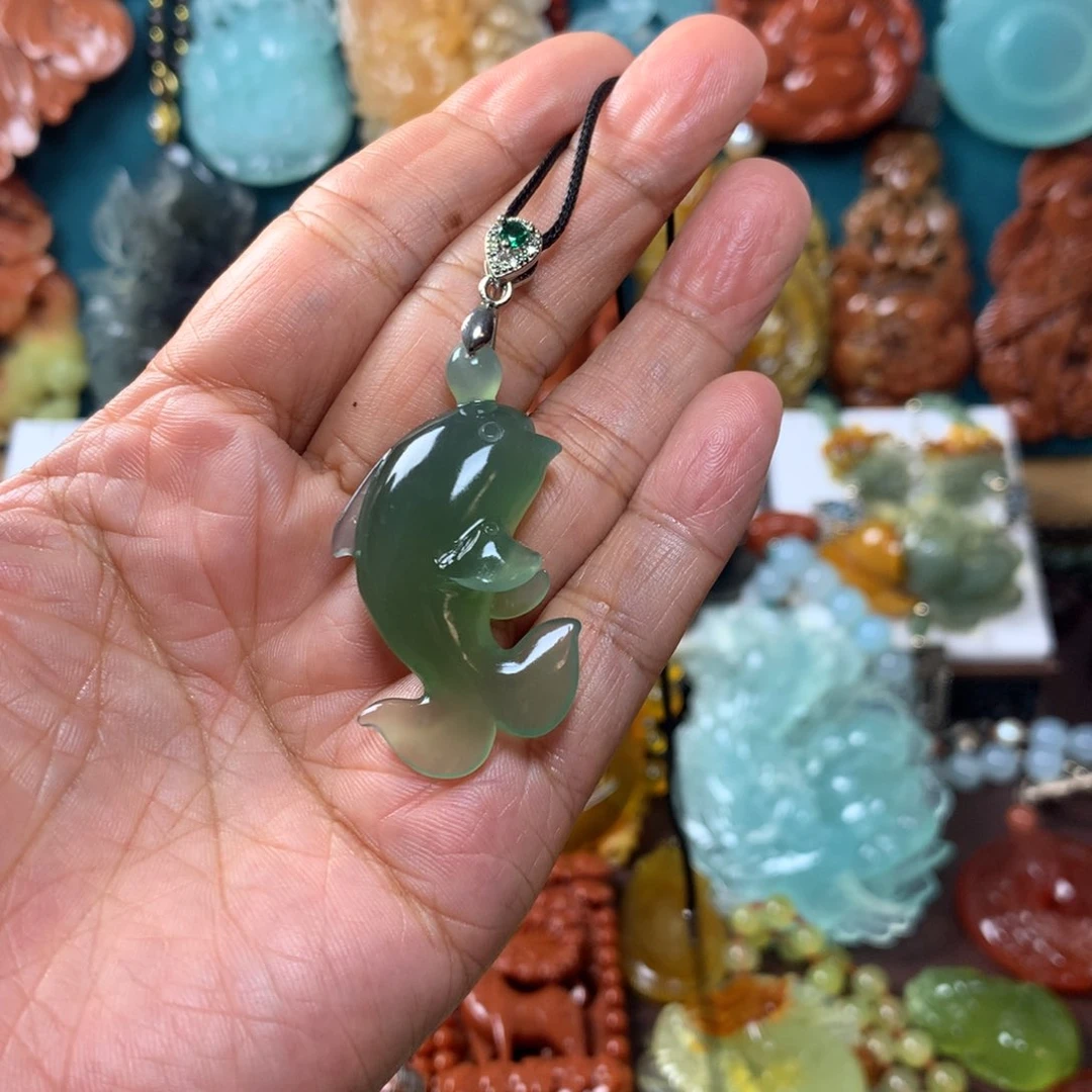 蛇纹石玉挂坠未镶嵌