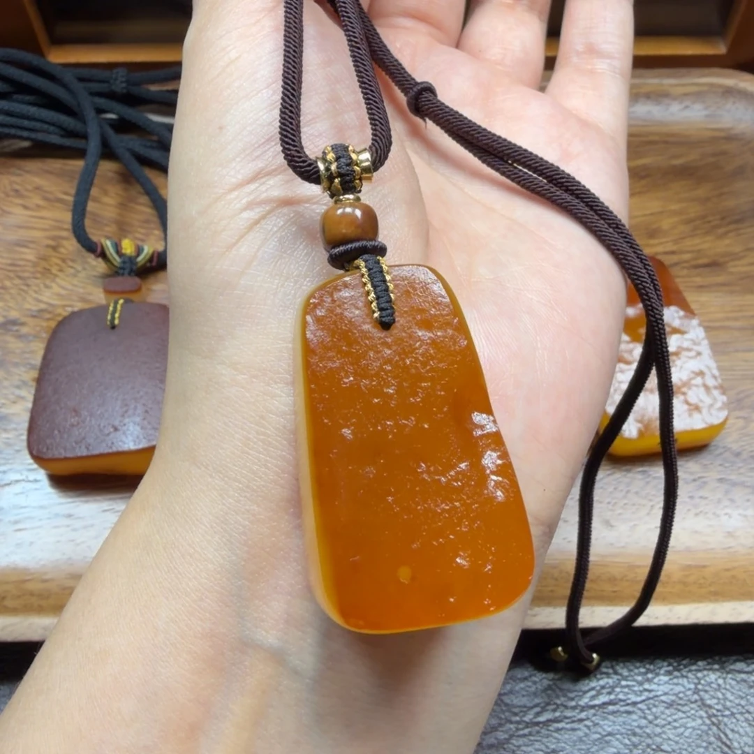 琥珀未镶嵌吊坠(赠链)