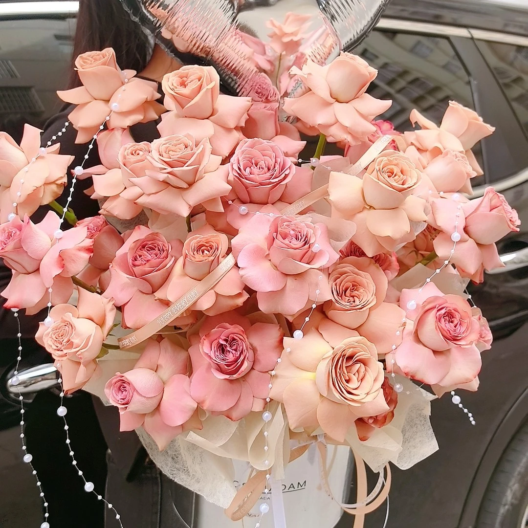 利川同城配送上门翻瓣卡布玫瑰33朵抱抱桶