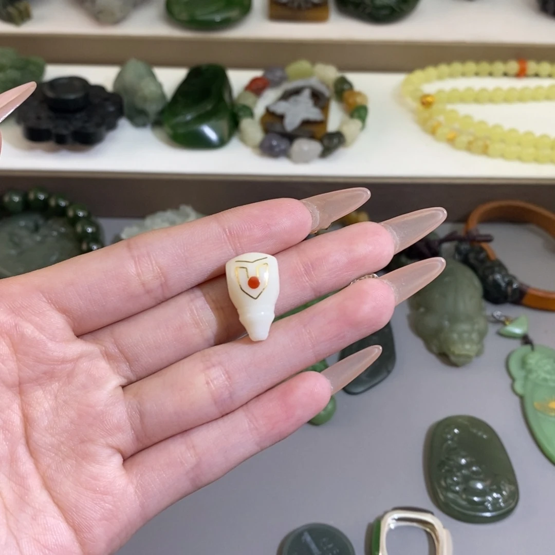 和田玉颈饰未镶嵌拿*龙