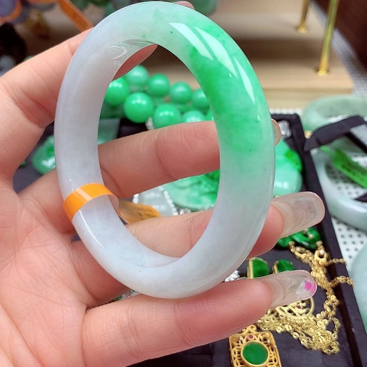 翡翠未镶嵌手镯翡翠