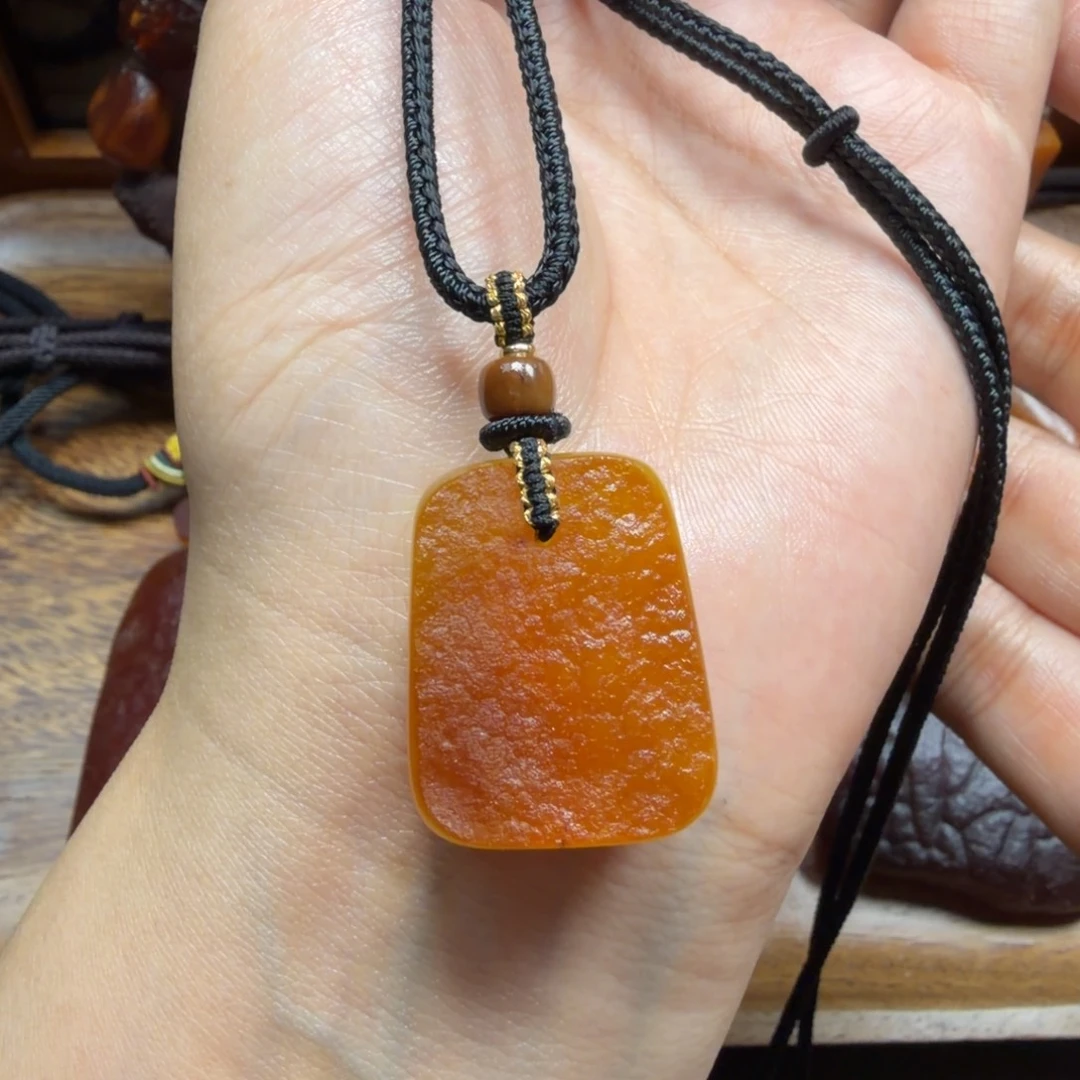 琥珀未镶嵌吊坠(赠链)