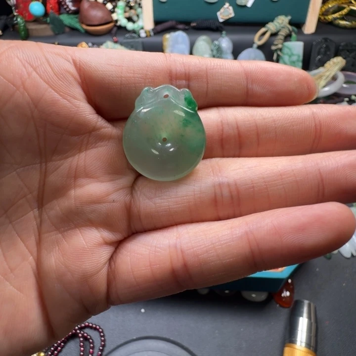 大***露石英质玉（非洲翠）未镶嵌颈饰平安扣吊坠