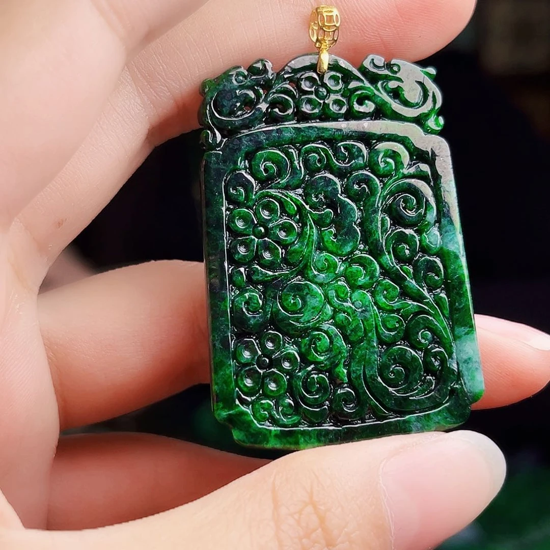 颈饰18K金镶嵌翡翠多样性