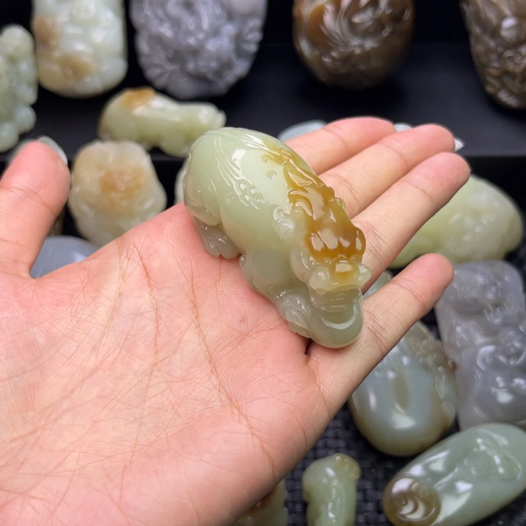 爽***歪未镶嵌和田玉把件