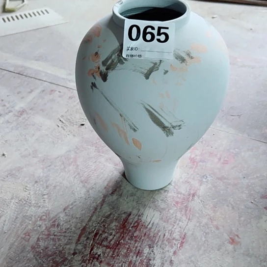 瓶高27口7。陶瓷精品摆件。065