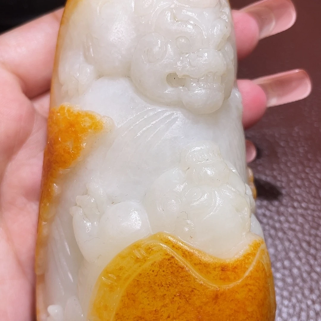 小***女和田玉未镶嵌颈饰