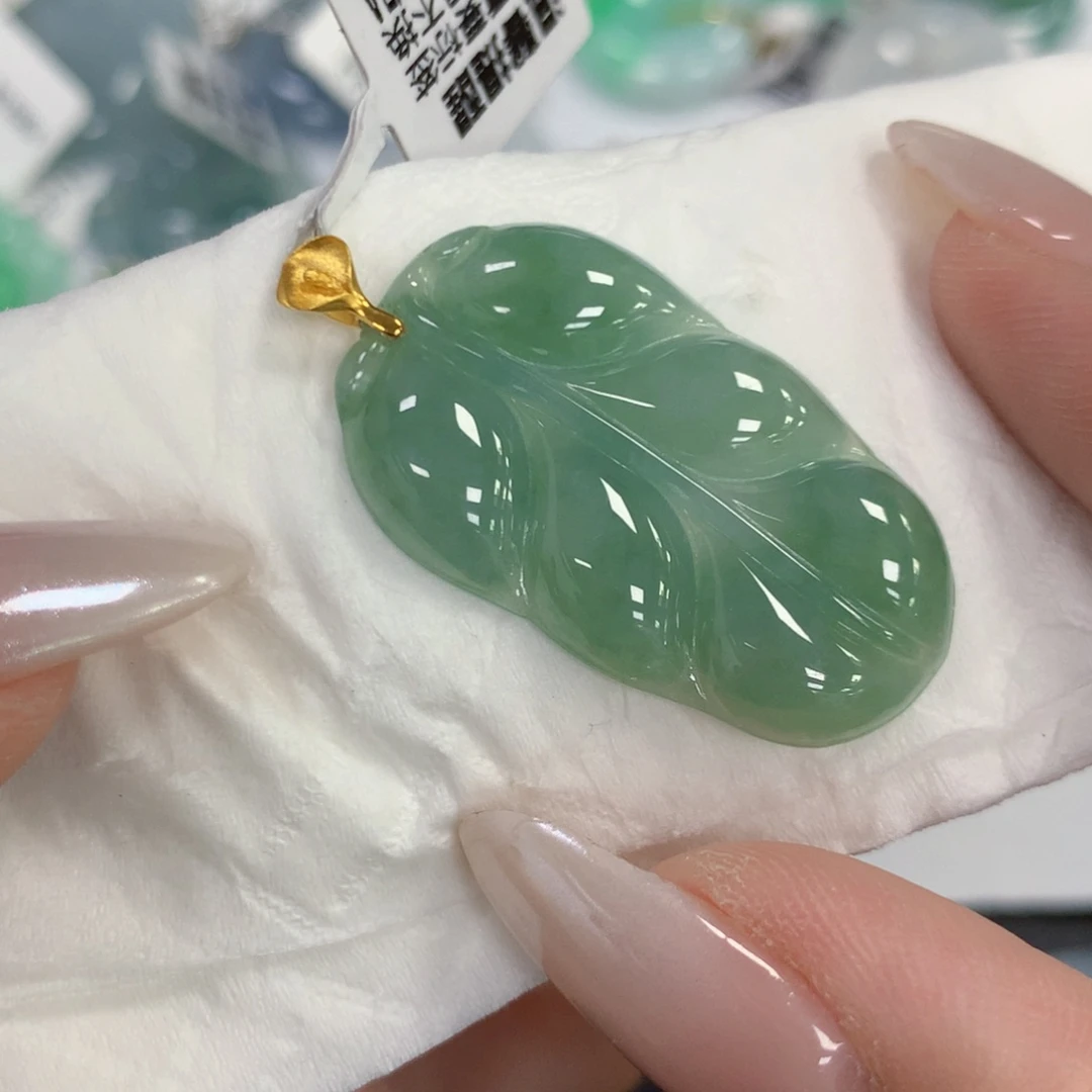 颈饰18K金镶嵌翡翠