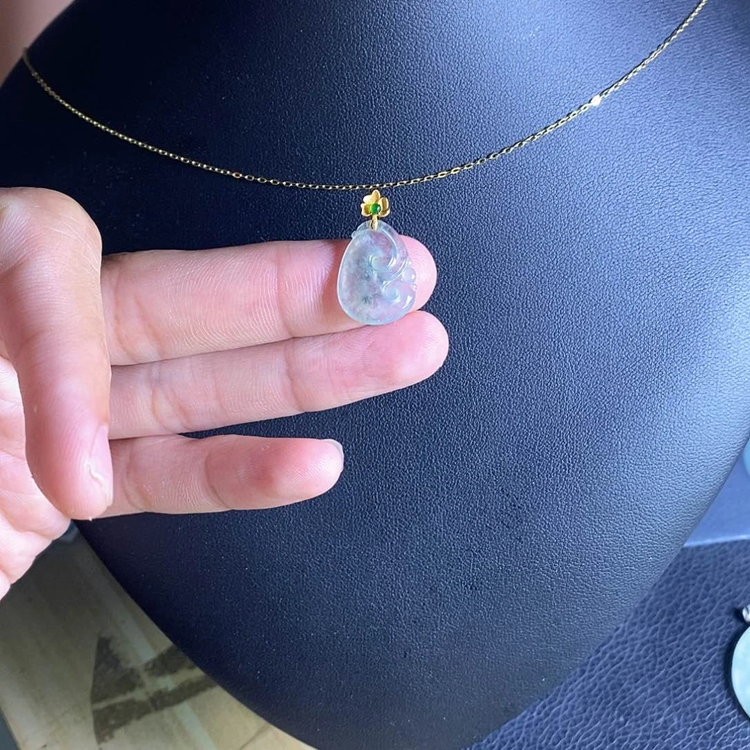 颈饰18K金镶嵌翡翠