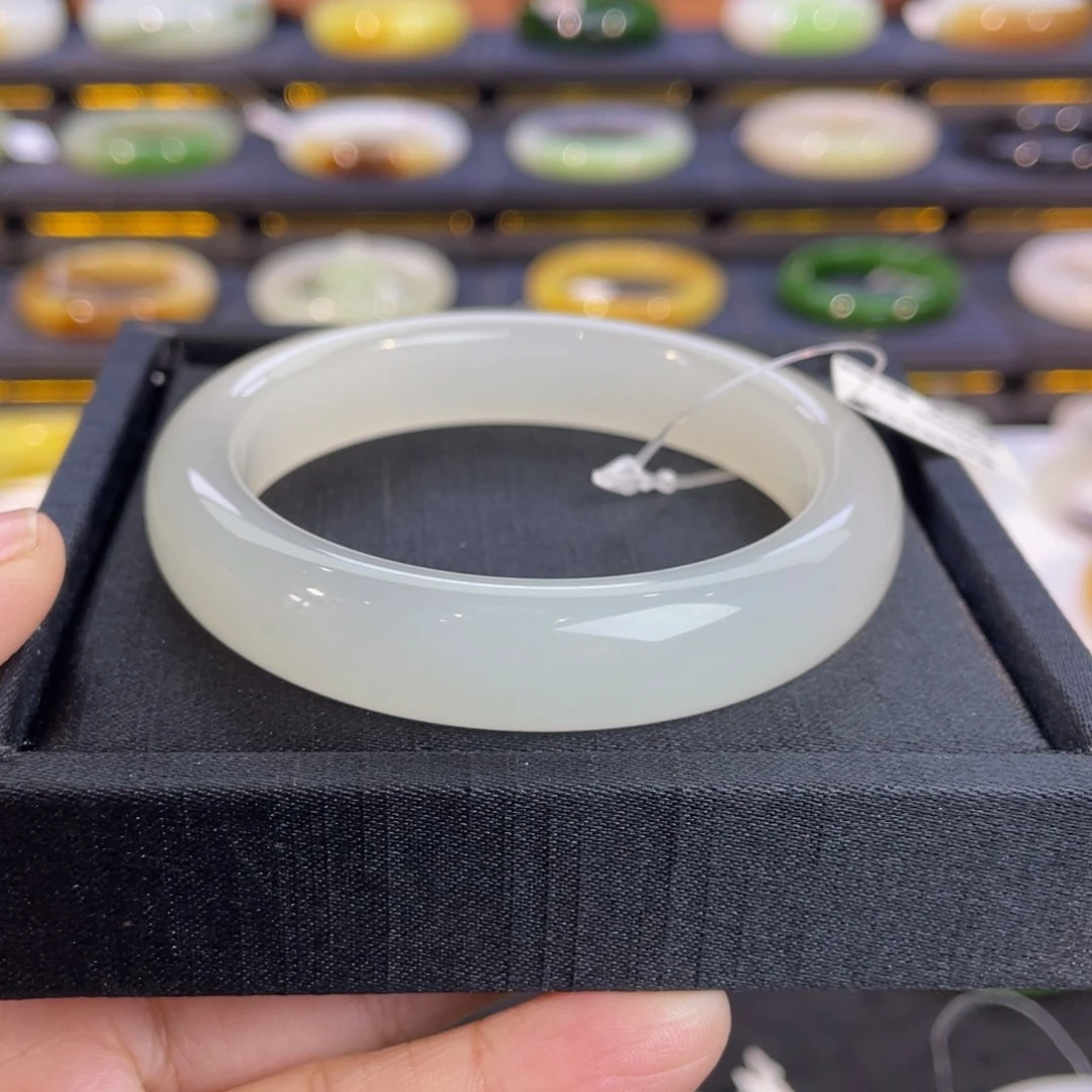 未镶嵌手镯和田玉-高冰白55