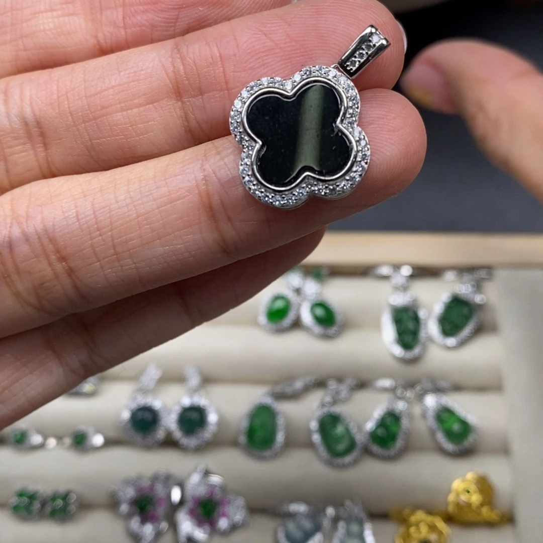 翡翠颈饰未镶嵌翡翠