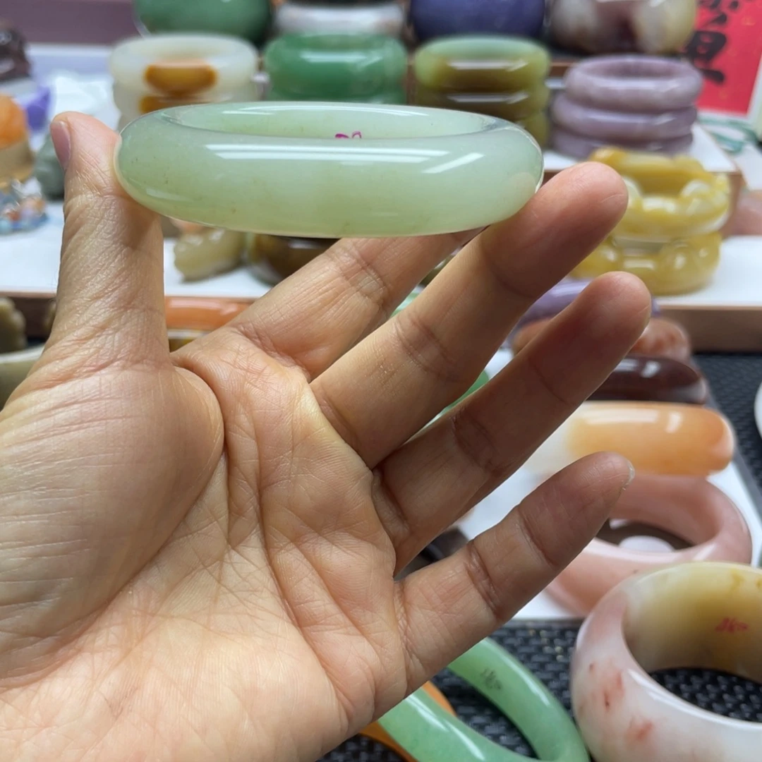 石英岩玉未镶嵌手镯