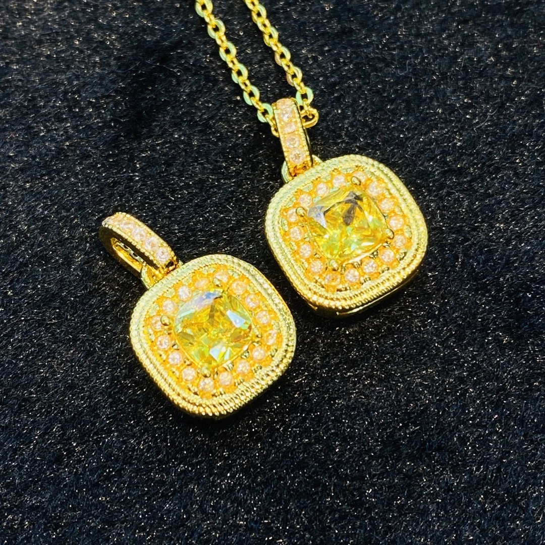 【KZ】足金精致百搭爆闪方糖吊坠-赠链（多样性发一）