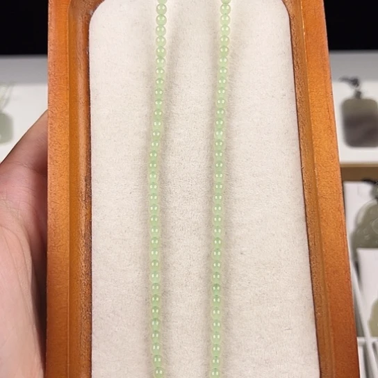 小***姐毛衣链未镶嵌和田玉