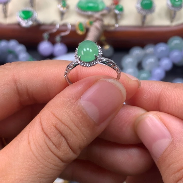 翡翠18K金镶嵌戒指