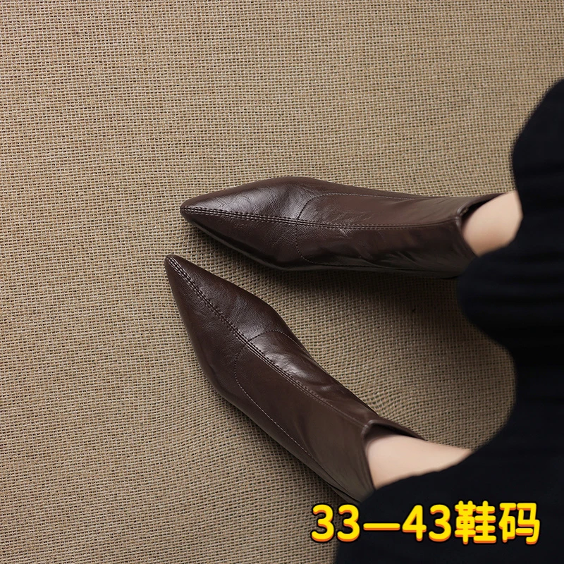 大码短靴40-43弹力瘦瘦靴女尖头平底内增高不显脚大洋气春秋单靴