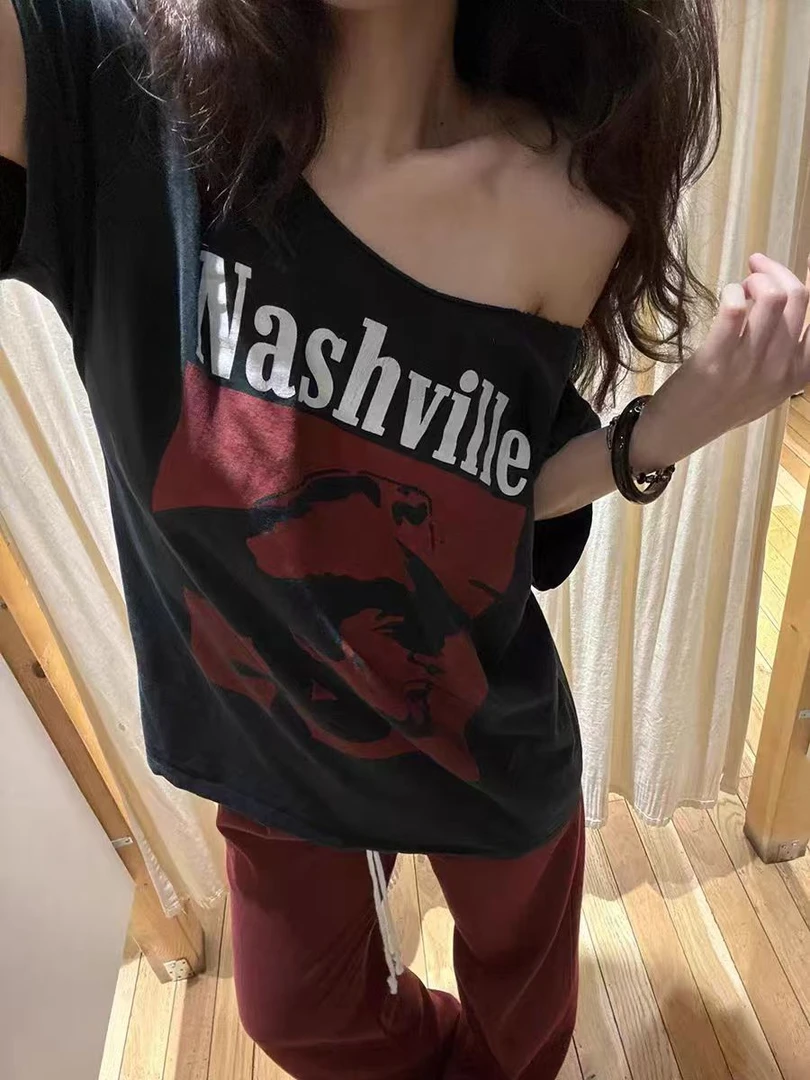 花生酱 美式辣妹字母印花斜肩短袖T恤女夏复古慵懒百搭露肩上衣