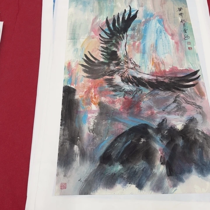 国画花鸟等图案为一体