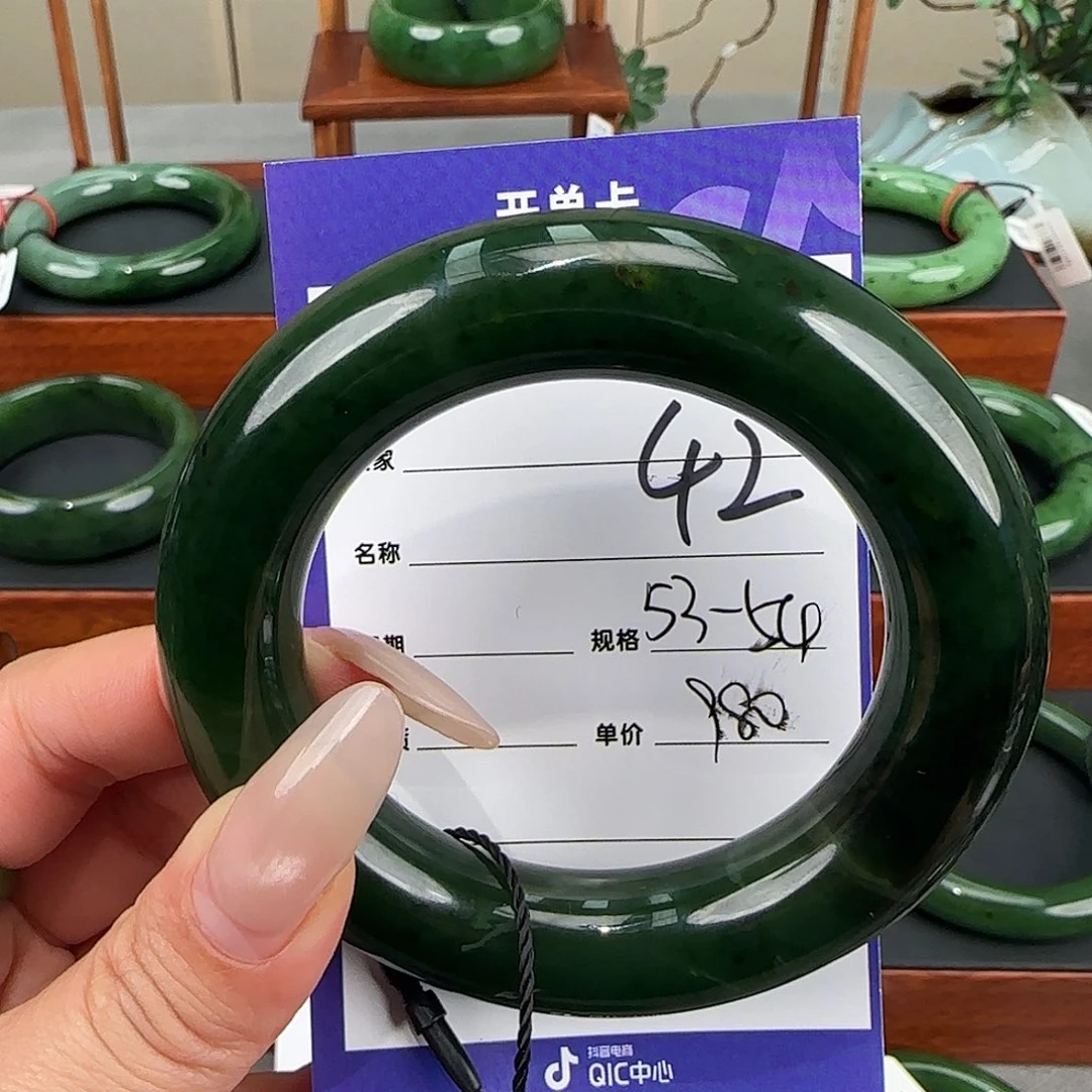 和田玉（碧玉）未镶嵌手镯