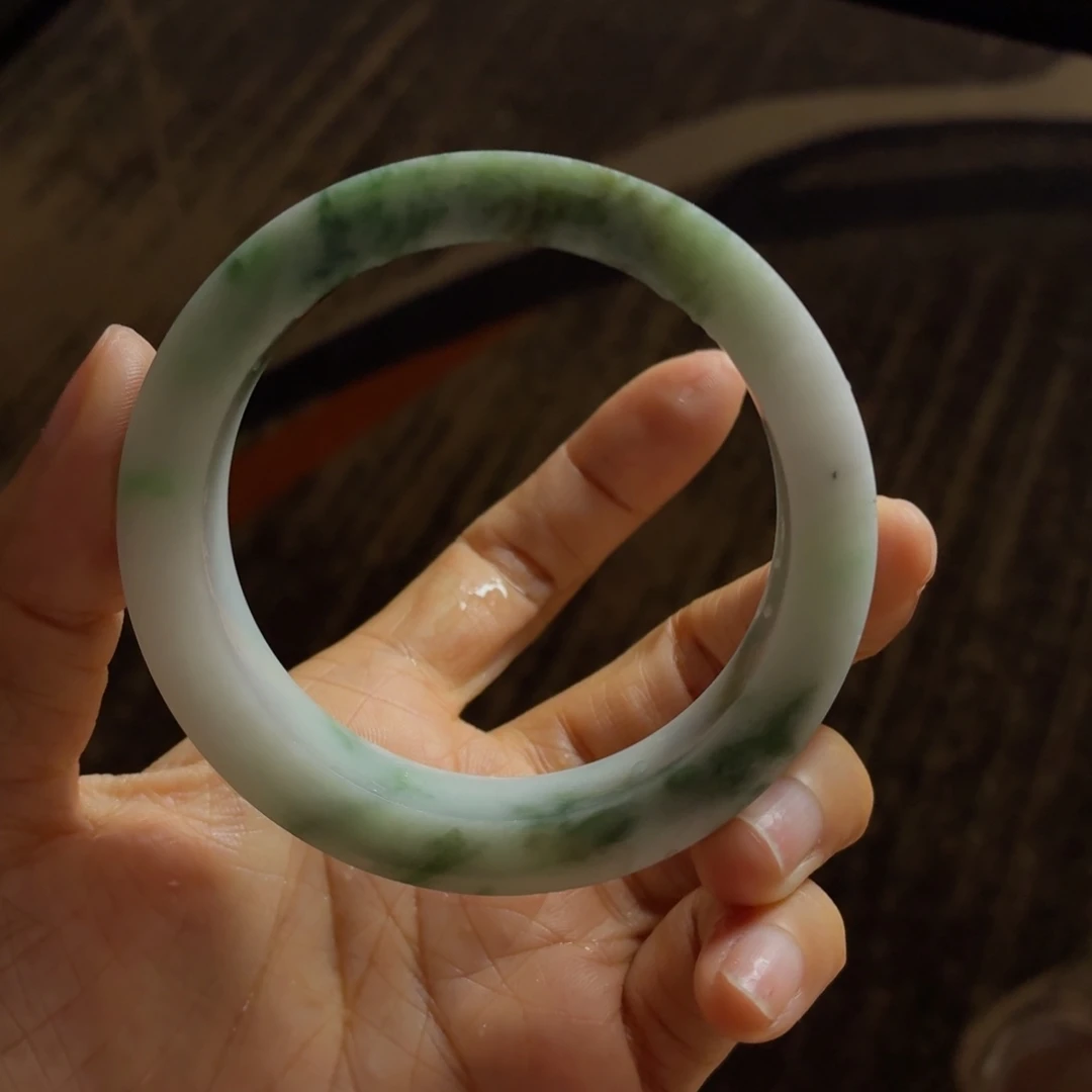 用***彩定制翡翠未镶嵌手镯