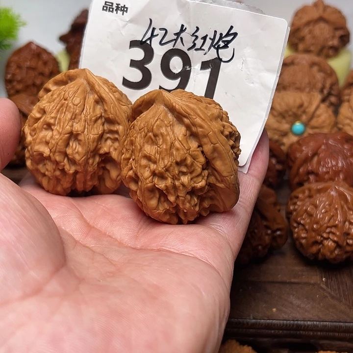 桃核把件大红袍。边42。 391