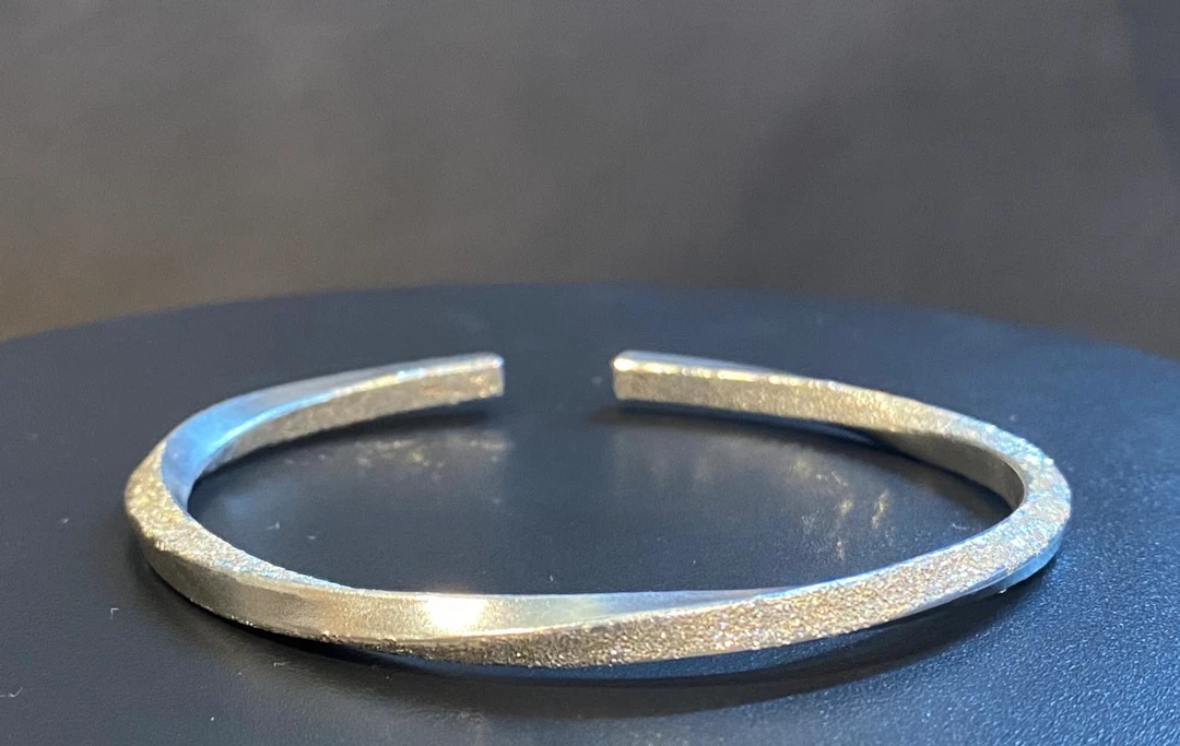 足银手镯 （情人节爆款）足银莫比乌斯环银手镯