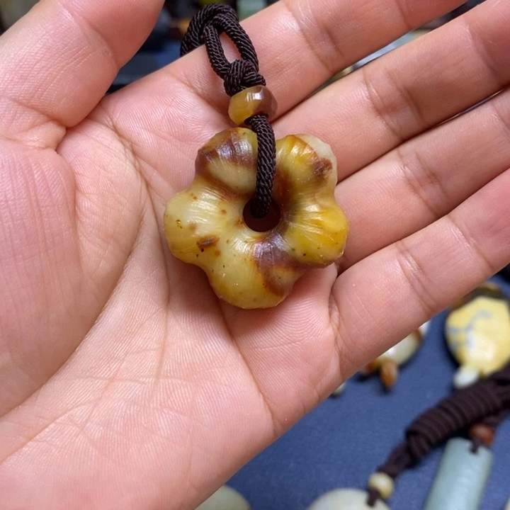 未镶嵌蛇纹石玉颈饰