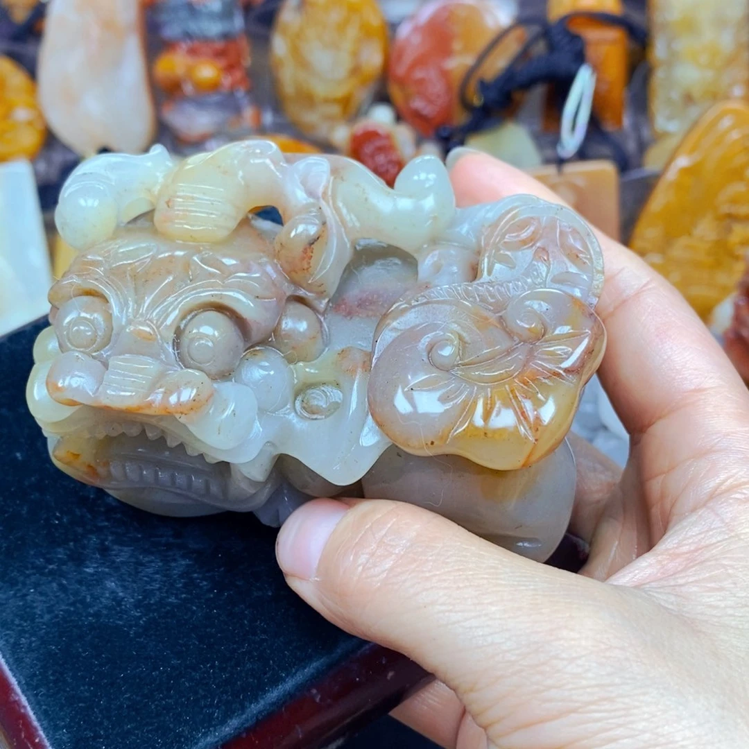 石英质玉（黄龙玉）未镶嵌颈饰