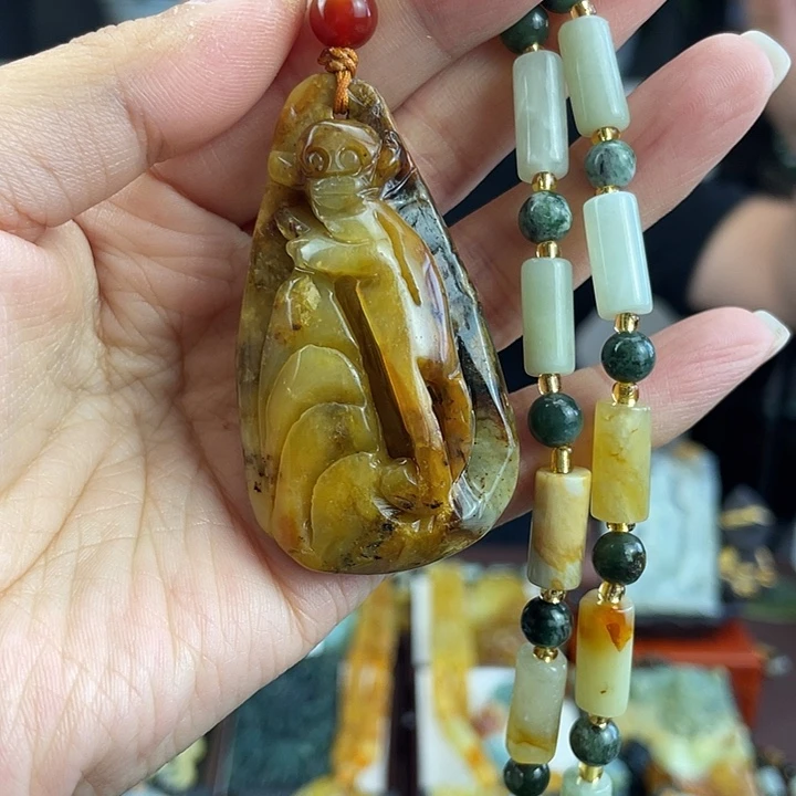 蛇纹石玉未镶嵌颈饰