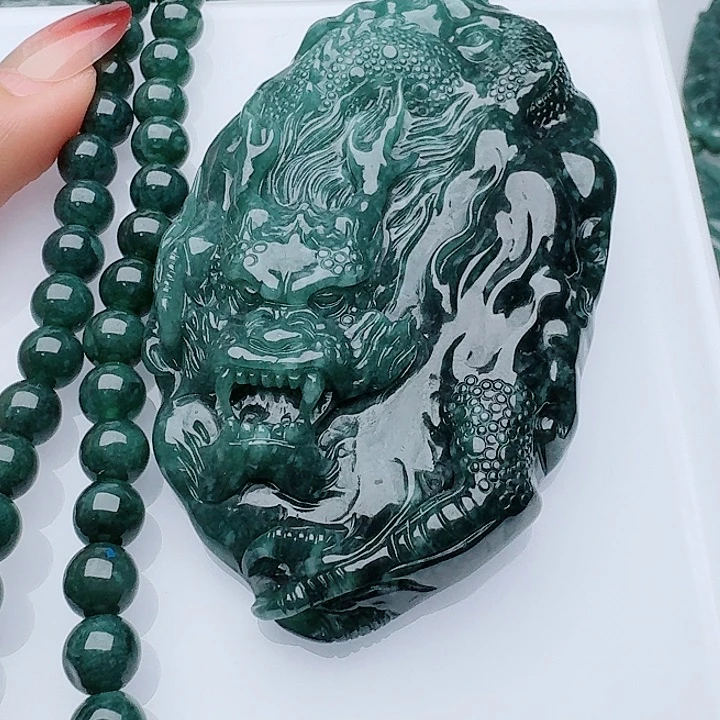 翡翠未镶嵌颈饰多样性发其一